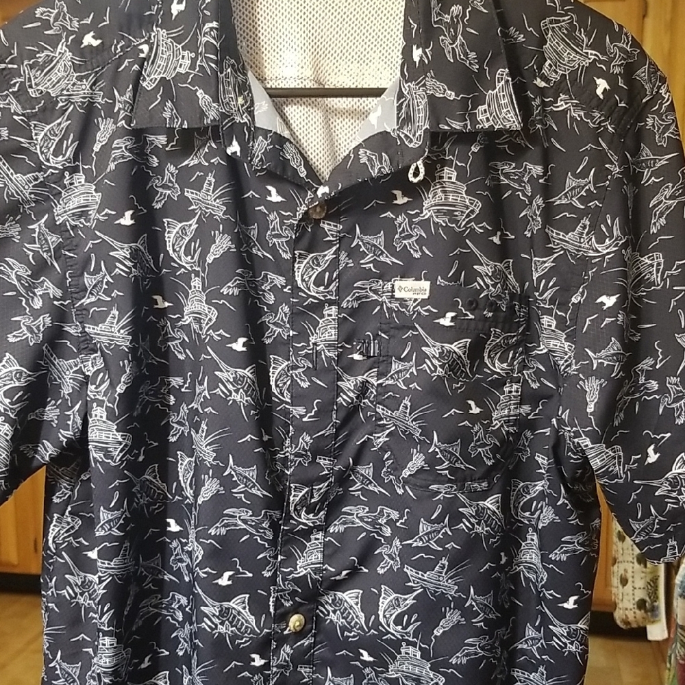 Columbia  Navy Blue and White Casual Button Down Shirt